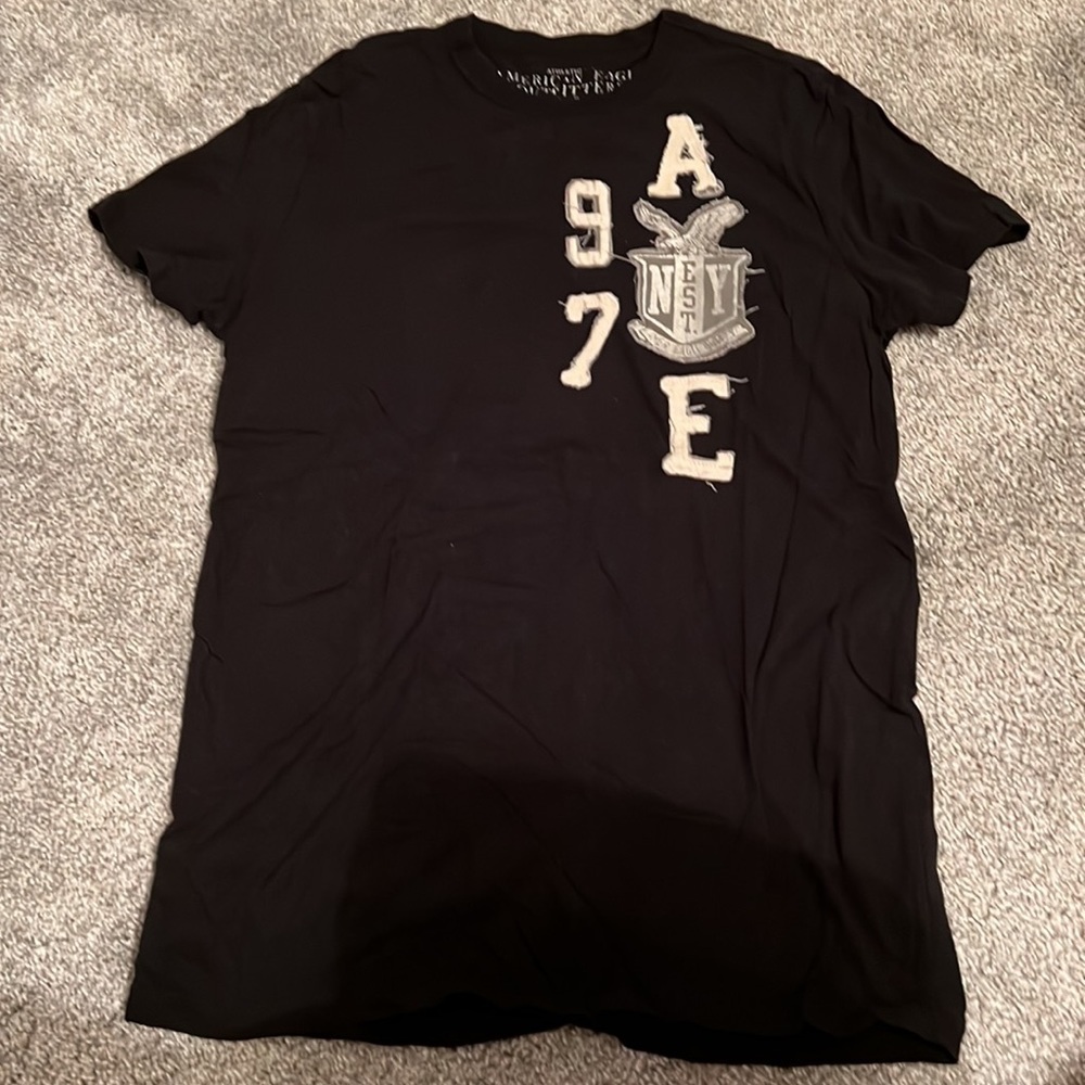 men’s American Eagle black t-shirt graphic tee size small